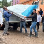 Entrega Rodrigo Monsalvo apoyo a las familias afectadas por las lluvias en El Marqués