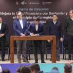 Corregidora y Banco Santander México otorgan becas para salud financiera de jóvenes universitarios