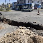 🚧⚠️ Se registra socavón en Candiles; activan cierres viales en Corregidora