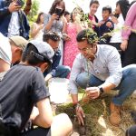 🌱 Felifer Macías encabeza reforestación en la Preparatoria Bicentenario por el Día Mundial de la Juventud