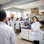 🔬 Muestra UAQ áreas de investigación a estudiantes de posgrado en Facultad de Química