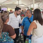 🛍️ Agustín Dorantes concluye recorrido en el tianguis de Sombrerete y aborda propuestas sobre salud y familia