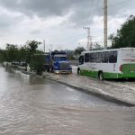 Carretera Estatal 200 en El Marqués Sigue Cerrada a Vehículos Ligeros por Inundación