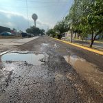 🚧En Corregidora baches gigantes invaden importante cruce de fraccionamientos